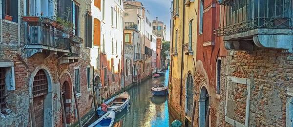 Jaký je poplatek za vstup do Benátek a kde se platí?
