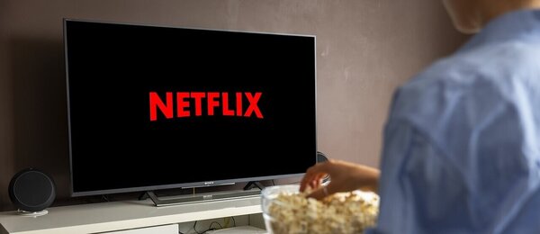 Netflix: obrazovka a člověk, který se na ni dívá