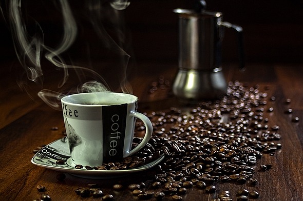 Pití kávy je pro organismus prospěšné, ale nesmí se to přehánět.