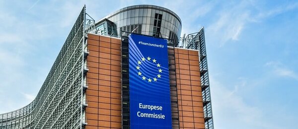 Co je Evropská komise, kde má sídlo a kdo je její předseda