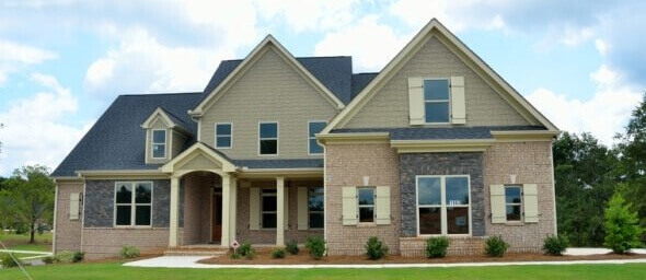 Hypotéky a úvěry se používají zejména na pořízení nového bydlení