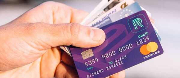 Richee účet nabízí i platební kartu, která je velmi výhodná