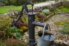 Mít vlastní zdroj vody v podobě studny se vždycky hodí - cena, povolení a jak ji čistit svépomocí