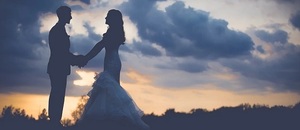 Svatba - ženich a nevěsta při focení
