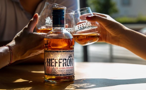 Rum Heffron se vyrábí v České republice