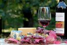 Víno k létu neodmyslitelně patří, klidně i bez vývrtky
