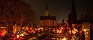 Dušičky - hřbitov a svíčky (Památka zesnulých)