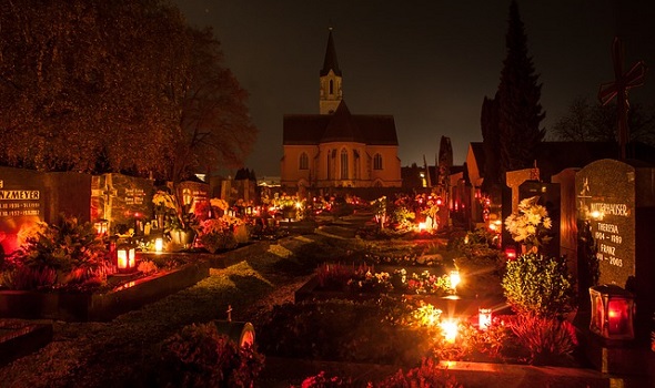 Dušičky - hřbitov a svíčky (Památka zesnulých)