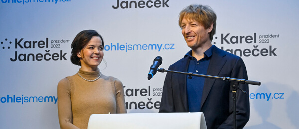 Karel Janeček oznámil kandidaturu na prezidenta republiky po boku své manželky v lednu 2022
