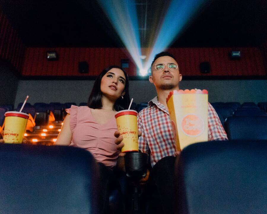 Pár v kině