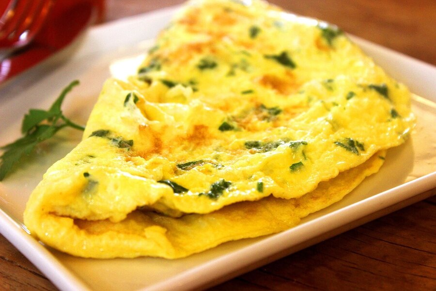 Víte, jak se správně dělá omeleta a co se do ní dává?